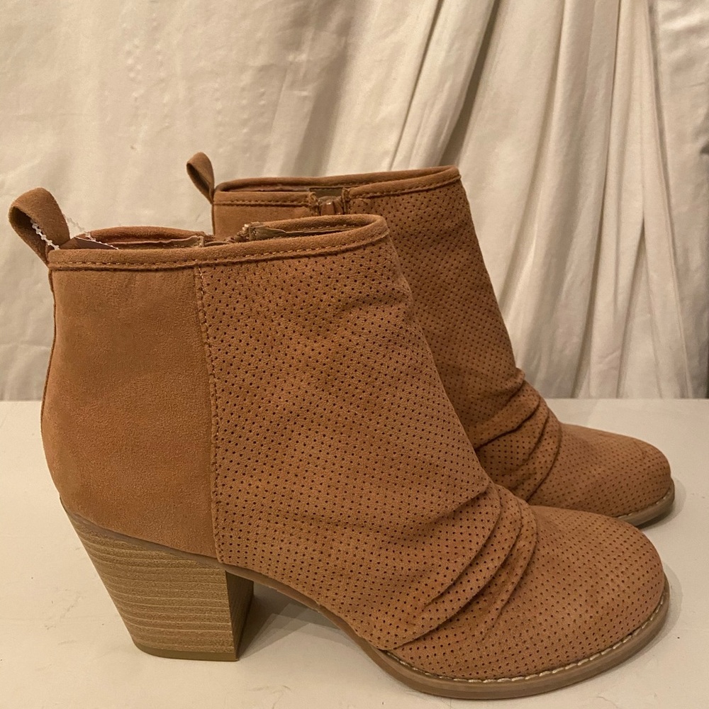 DV8 tan suede ankle boots zip up sides NWT